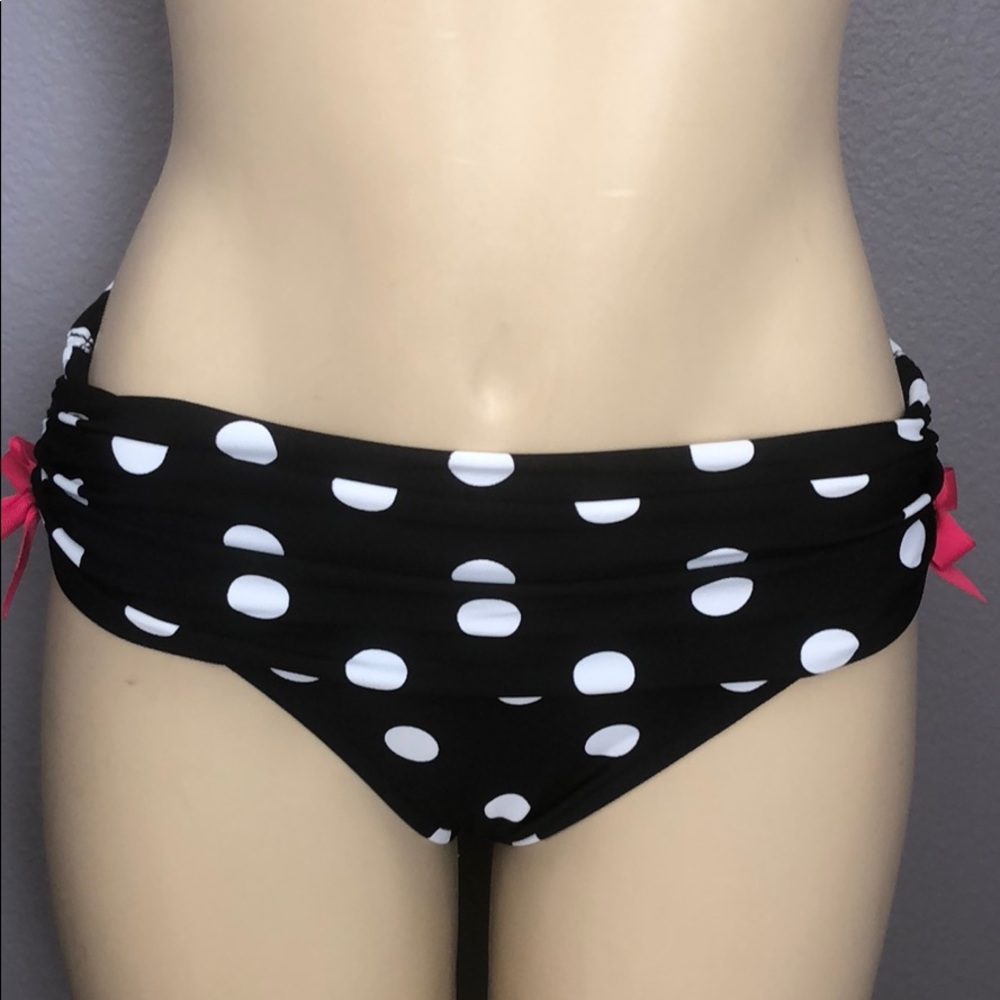 Venus 2 piece bathing suit. Top DD bottom 4 - Picture 3 of 6